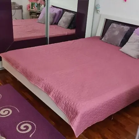 Апартамент Под Наем Apartment *